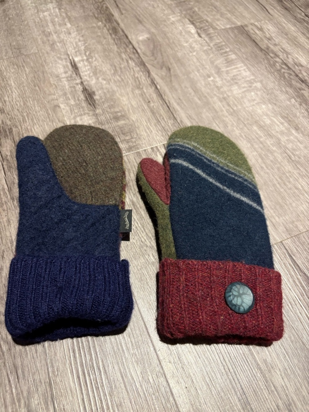 Beautiful Baabaazuzu Mittens
